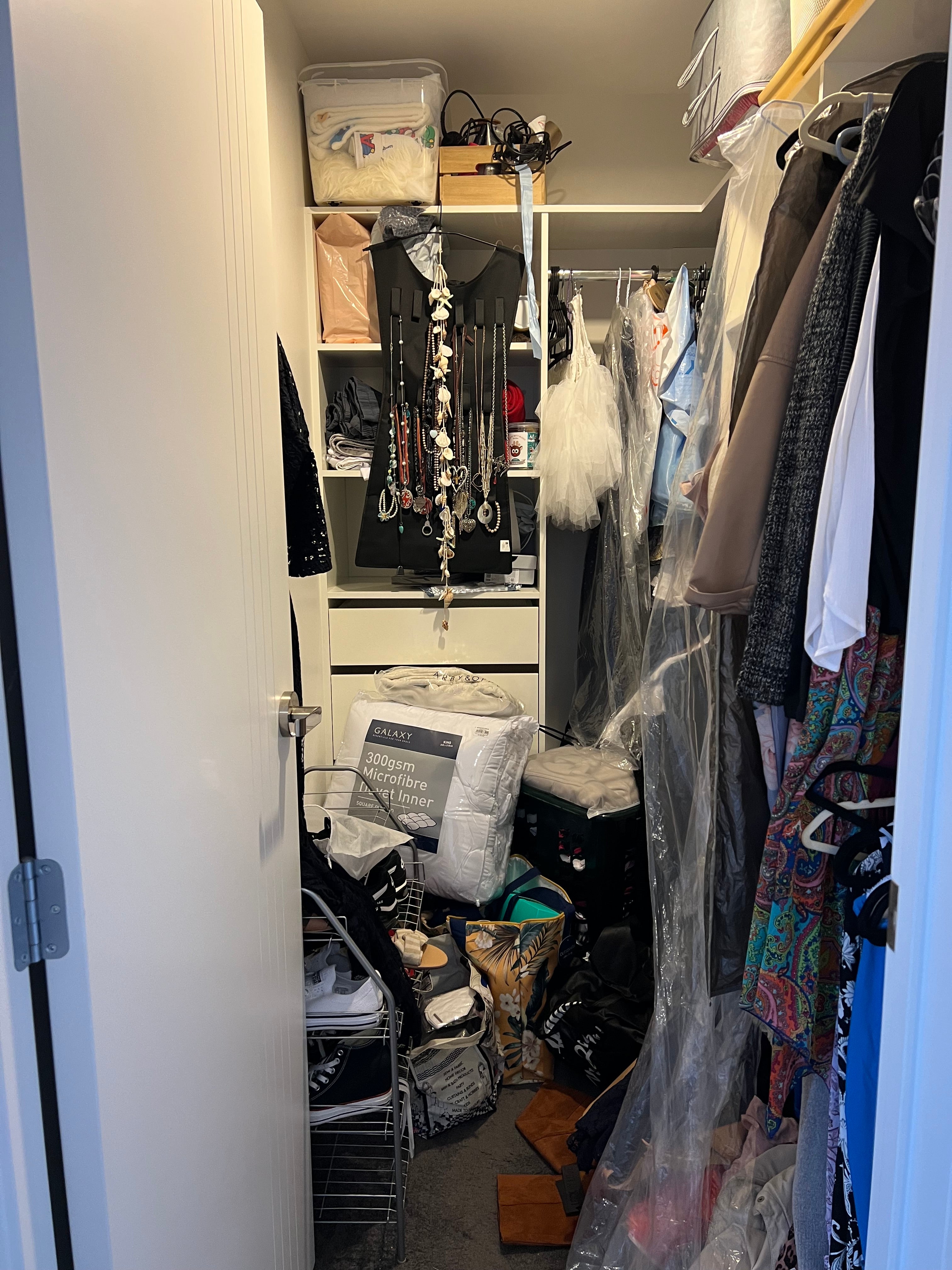 The Psychology of Clutter: Understanding Why We Hold on and How to Let ...